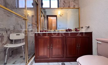 Casa amplia para actualizar con ubicación privilegiada en San Jerónimo Lídice