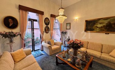 Casa amplia para actualizar con ubicación privilegiada en San Jerónimo Lídice