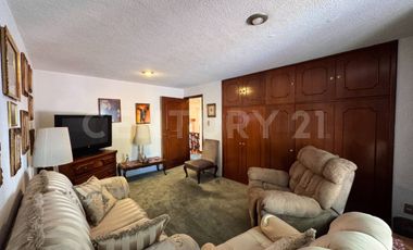 Casa amplia para actualizar con ubicación privilegiada en San Jerónimo Lídice