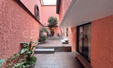 Casa amplia para actualizar con ubicación privilegiada en San Jerónimo Lídice