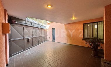 Casa amplia para actualizar con ubicación privilegiada en San Jerónimo Lídice