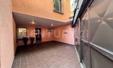 Casa amplia para actualizar con ubicación privilegiada en San Jerónimo Lídice