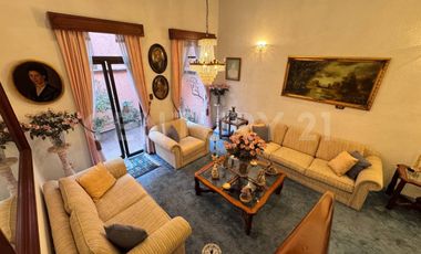 Casa amplia para actualizar con ubicación privilegiada en San Jerónimo Lídice