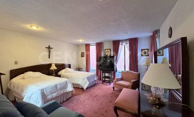 Casa amplia para actualizar con ubicación privilegiada en San Jerónimo Lídice