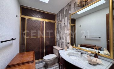 Casa amplia para actualizar con ubicación privilegiada en San Jerónimo Lídice