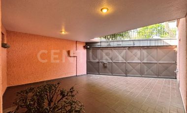 Casa amplia para actualizar con ubicación privilegiada en San Jerónimo Lídice