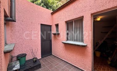 Casa amplia para actualizar con ubicación privilegiada en San Jerónimo Lídice