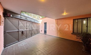 Casa amplia para actualizar con ubicación privilegiada en San Jerónimo Lídice