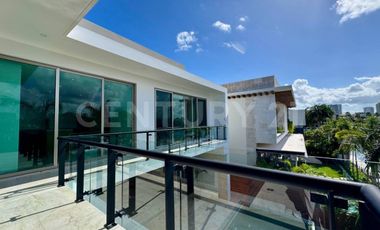Casa en Venta Canales Puerto Cancún - Muelle privado
