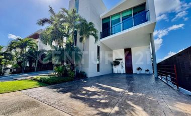 Casa en Venta Canales Puerto Cancún - Muelle privado