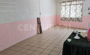 Venta de locales comerciales en Puebla San Isidro sobre la 14 sur.