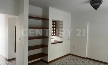 Casa en RENTA de dos plantas en Col. Niños Héroes