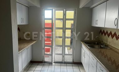 Casa en RENTA de dos plantas en Col. Niños Héroes