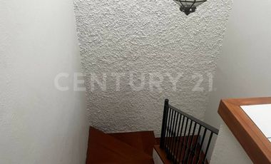 Casa en RENTA de dos plantas en Col. Niños Héroes