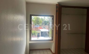 Casa en RENTA de dos plantas en Col. Niños Héroes