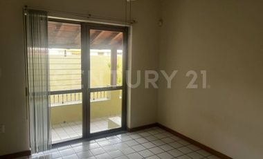 Casa en RENTA de dos plantas en Col. Niños Héroes