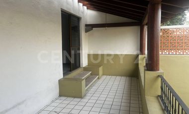 Casa en RENTA de dos plantas en Col. Niños Héroes