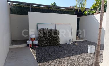 Casa en Renta o para Oficinas Sobre avenida en Manzanillo Barrio #5