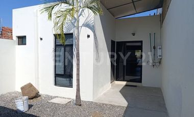 Casa en Renta o para Oficinas Sobre avenida en Manzanillo Barrio #5