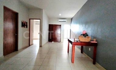 Casa en Renta o para Oficinas Sobre avenida en Manzanillo Barrio #5
