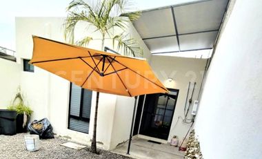 Casa en Renta o para Oficinas Sobre avenida en Manzanillo Barrio #5