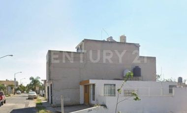 Casa En Venta En Parques del Castillo