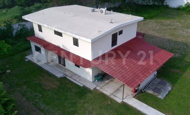 Casa de Campo con Alberca en Fraccionamiento Buenos Aires