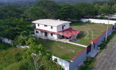 Casa de Campo con Alberca en Fraccionamiento Buenos Aires