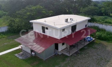 Casa de Campo con Alberca en Fraccionamiento Buenos Aires