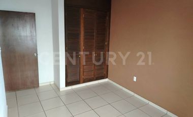 Casa en renta sobre la Av. Principal de la colonia Palo Alto