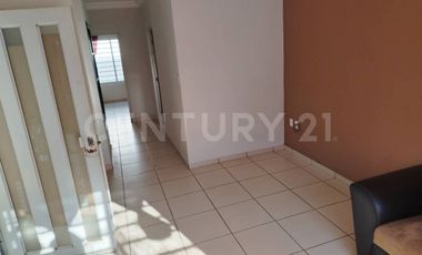 Casa en renta sobre la Av. Principal de la colonia Palo Alto