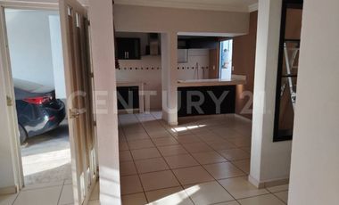 Casa en renta sobre la Av. Principal de la colonia Palo Alto