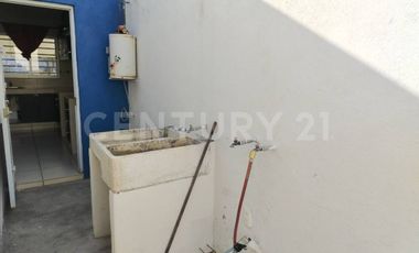 Casa en renta sobre la Av. Principal de la colonia Palo Alto