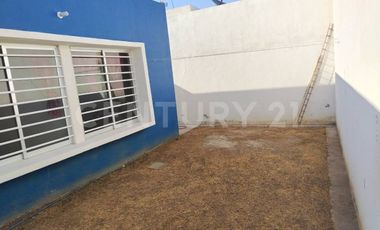 Casa en renta sobre la Av. Principal de la colonia Palo Alto