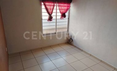 Casa en renta sobre la Av. Principal de la colonia Palo Alto