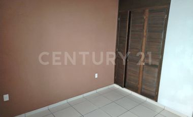 Casa en renta sobre la Av. Principal de la colonia Palo Alto