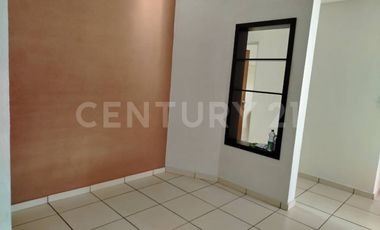 Casa en renta sobre la Av. Principal de la colonia Palo Alto