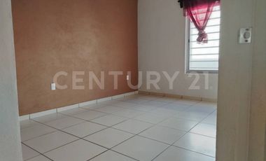 Casa en renta sobre la Av. Principal de la colonia Palo Alto