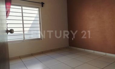 Casa en renta sobre la Av. Principal de la colonia Palo Alto