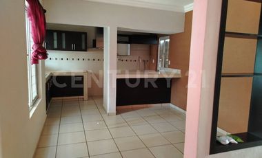 Casa en renta sobre la Av. Principal de la colonia Palo Alto