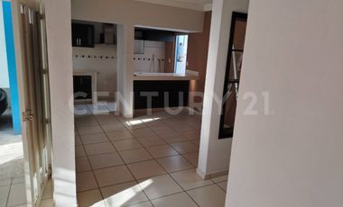 Casa en renta sobre la Av. Principal de la colonia Palo Alto