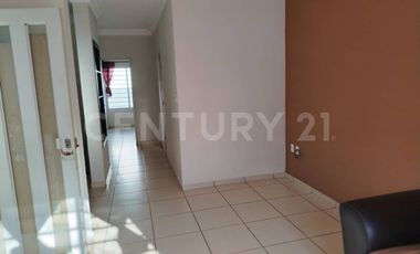 Casa en renta sobre la Av. Principal de la colonia Palo Alto