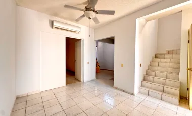 Casa en Venta en Fracc Privado en Gómez Palacio,Dgo. 4 recámaras, 1 en planta baja .