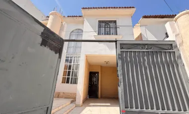 Casa en Venta en Fracc Privado en Gómez Palacio,Dgo. 4 recámaras, 1 en planta baja .