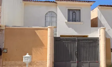 Casa en Venta en Fracc Privado en Gómez Palacio,Dgo. 4 recámaras, 1 en planta baja .