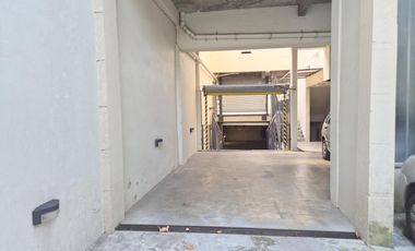 Venta Cochera Cubierta en Florida. Amplia y de fácil Acceso