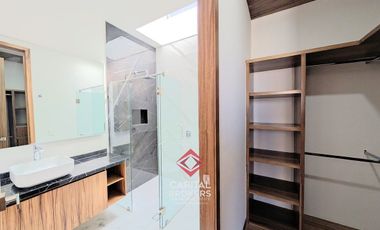 Casa de Lujo en Venta en Villa Verona Cerca de Andares