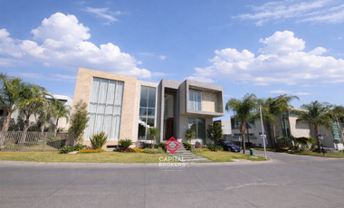 Casa de Lujo en Venta en Villa Verona Cerca de Andares