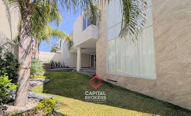Casa de Lujo en Venta en Villa Verona Cerca de Andares