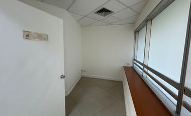 ARRIENDO OFICINA EXCELENTE CONECTIVIDAD